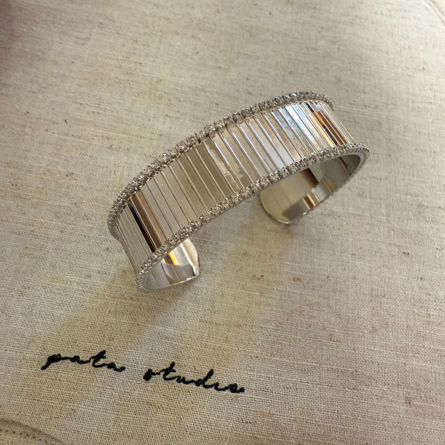 سوار هندسي من الزركون