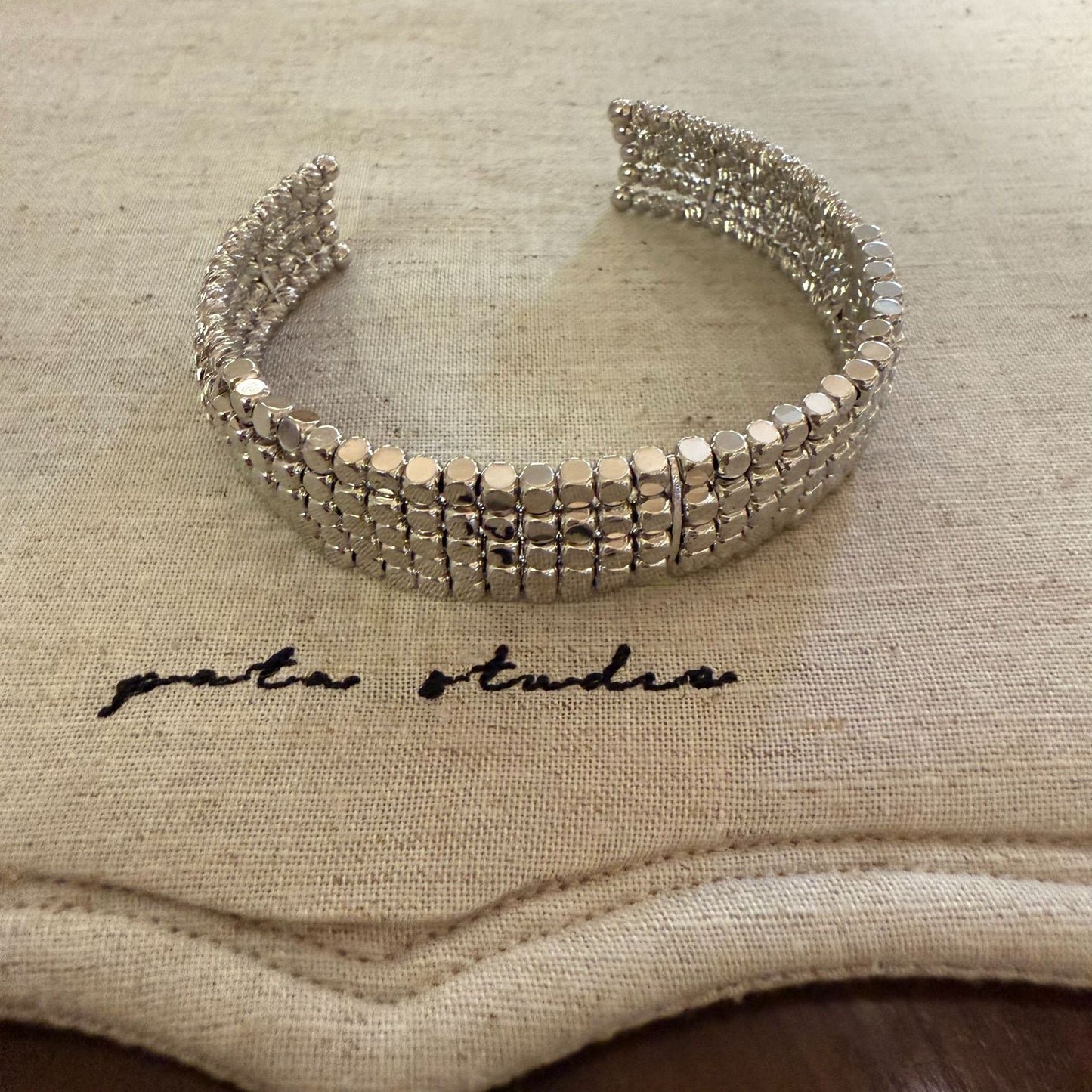 سوار هندسي من الزركون