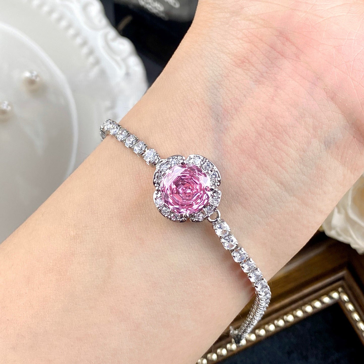 Octagonal rose Chetansang blue flower bracelet inlaid with high carbon diamond.