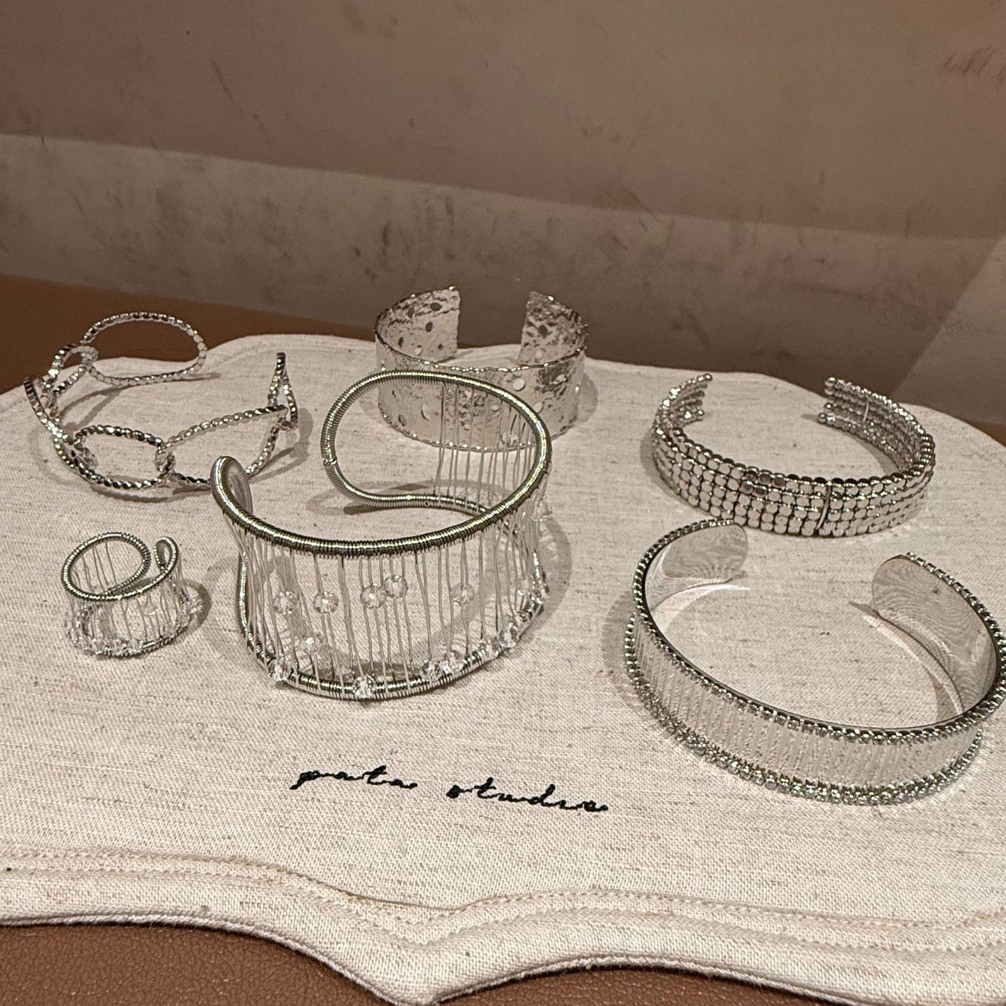 سوار هندسي من الزركون