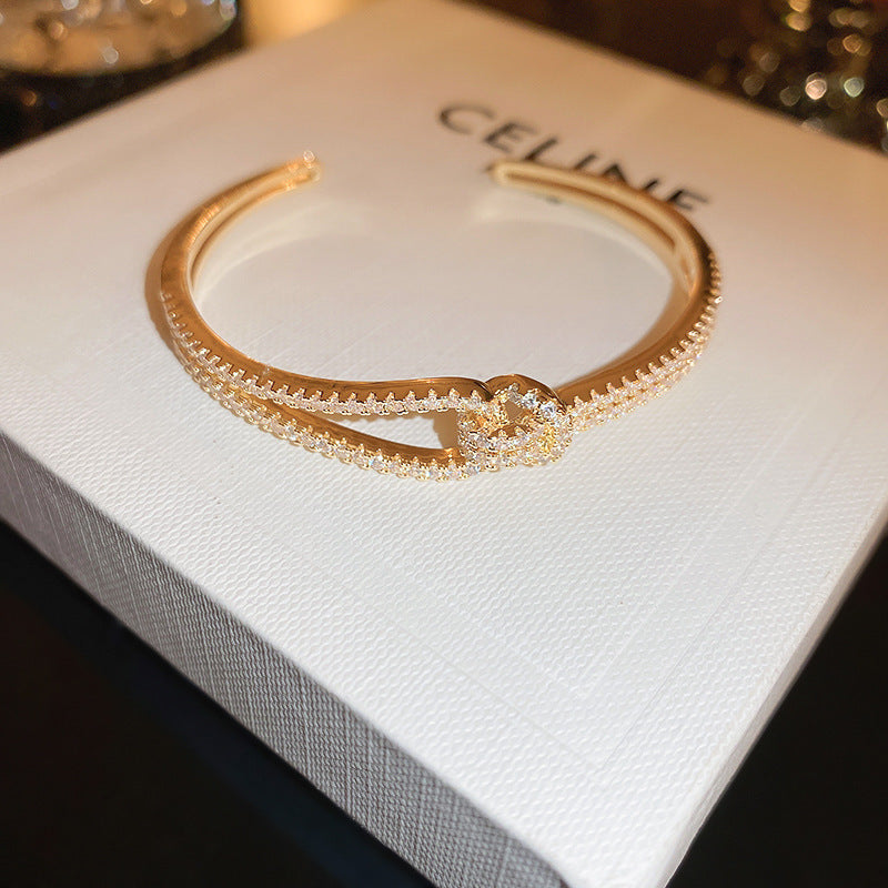 سوار مفتوح من الزركون