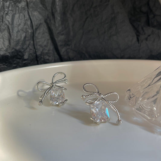 Diablo lava bow diamond zircon earrings