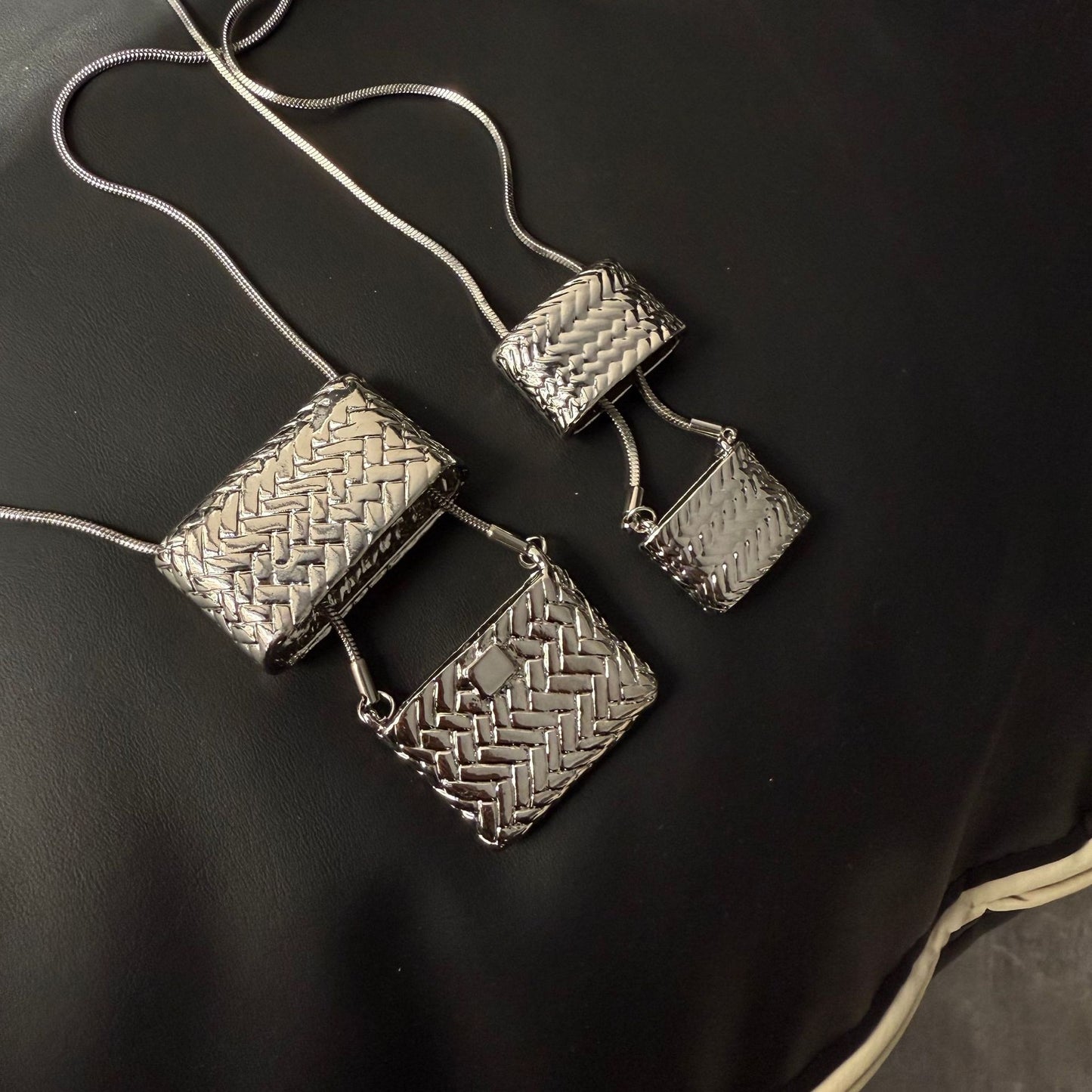 Silver braided bag necklace