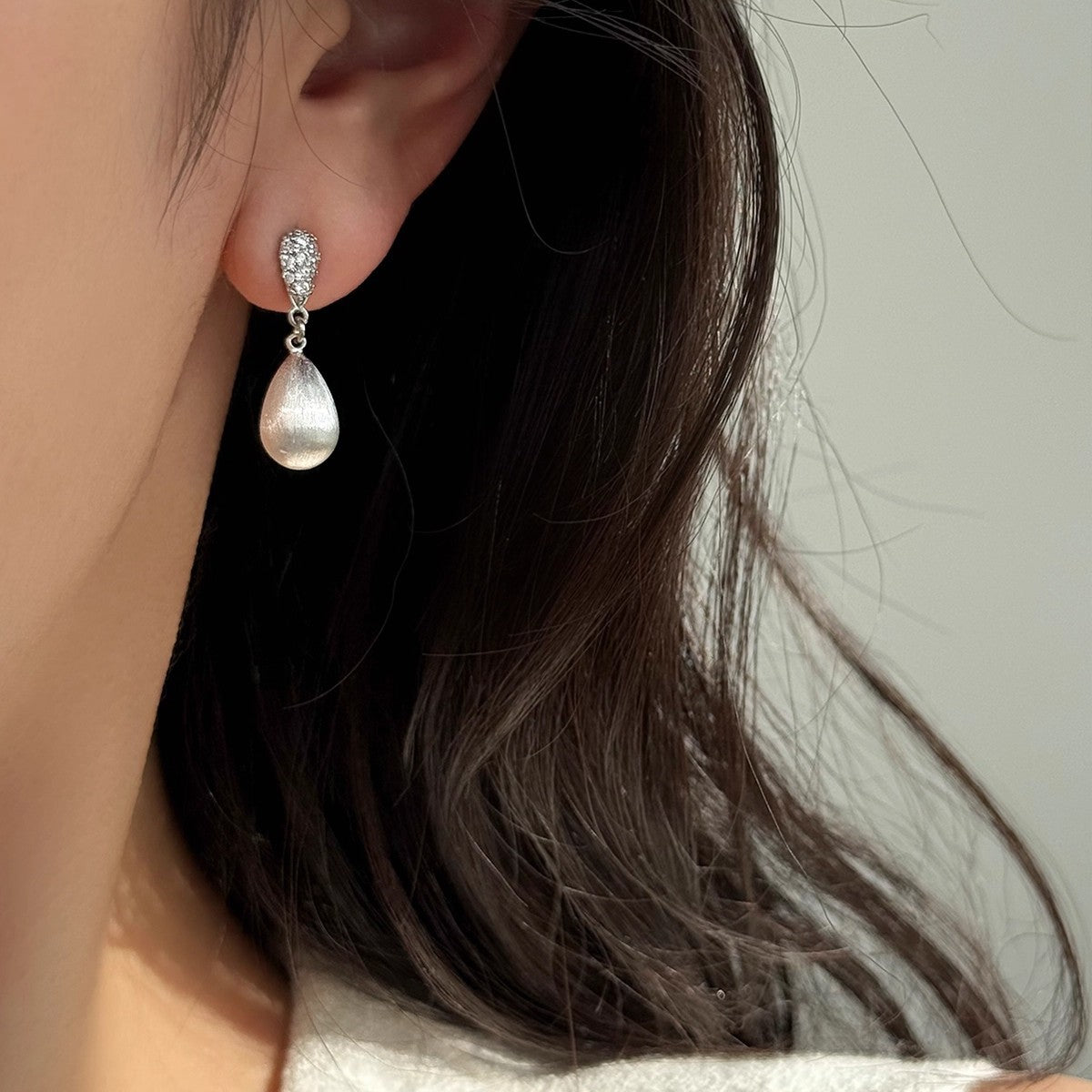 S925 sterling silver brushed drop pearl earrings
