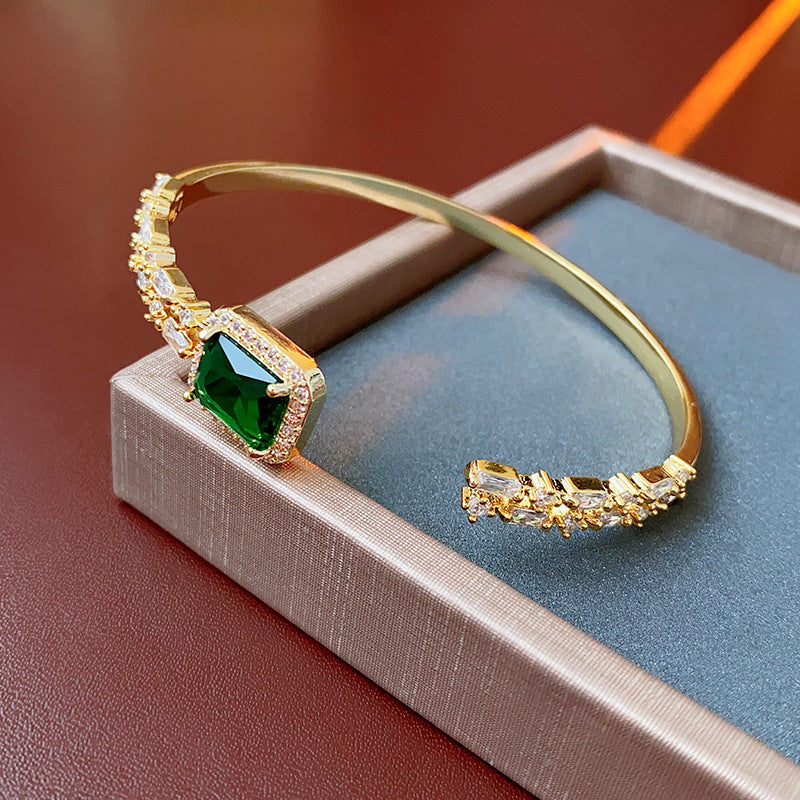 グリーンスクエアジルコンブレスレット