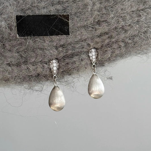 S925 sterling silver brushed drop pearl earrings
