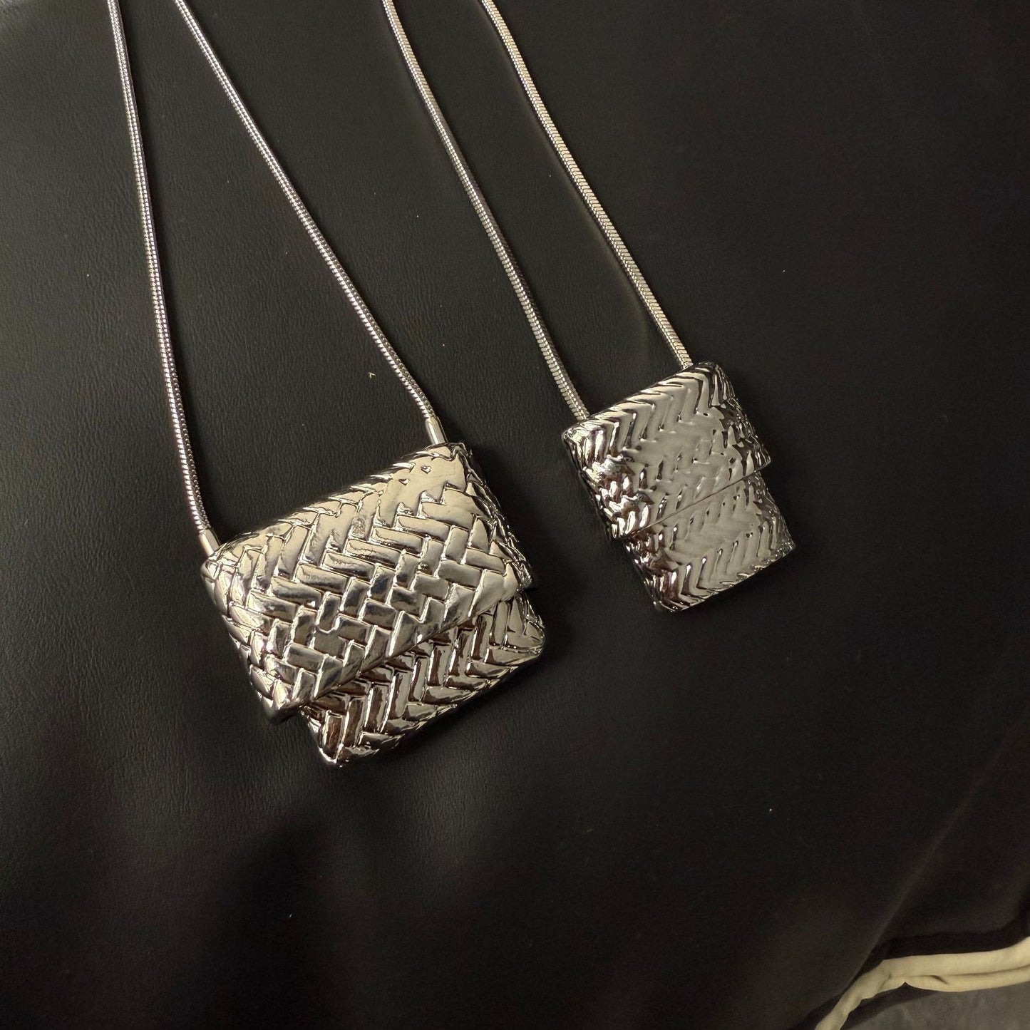 Silver braided bag necklace