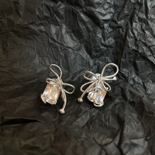 Diablo lava bow diamond zircon earrings