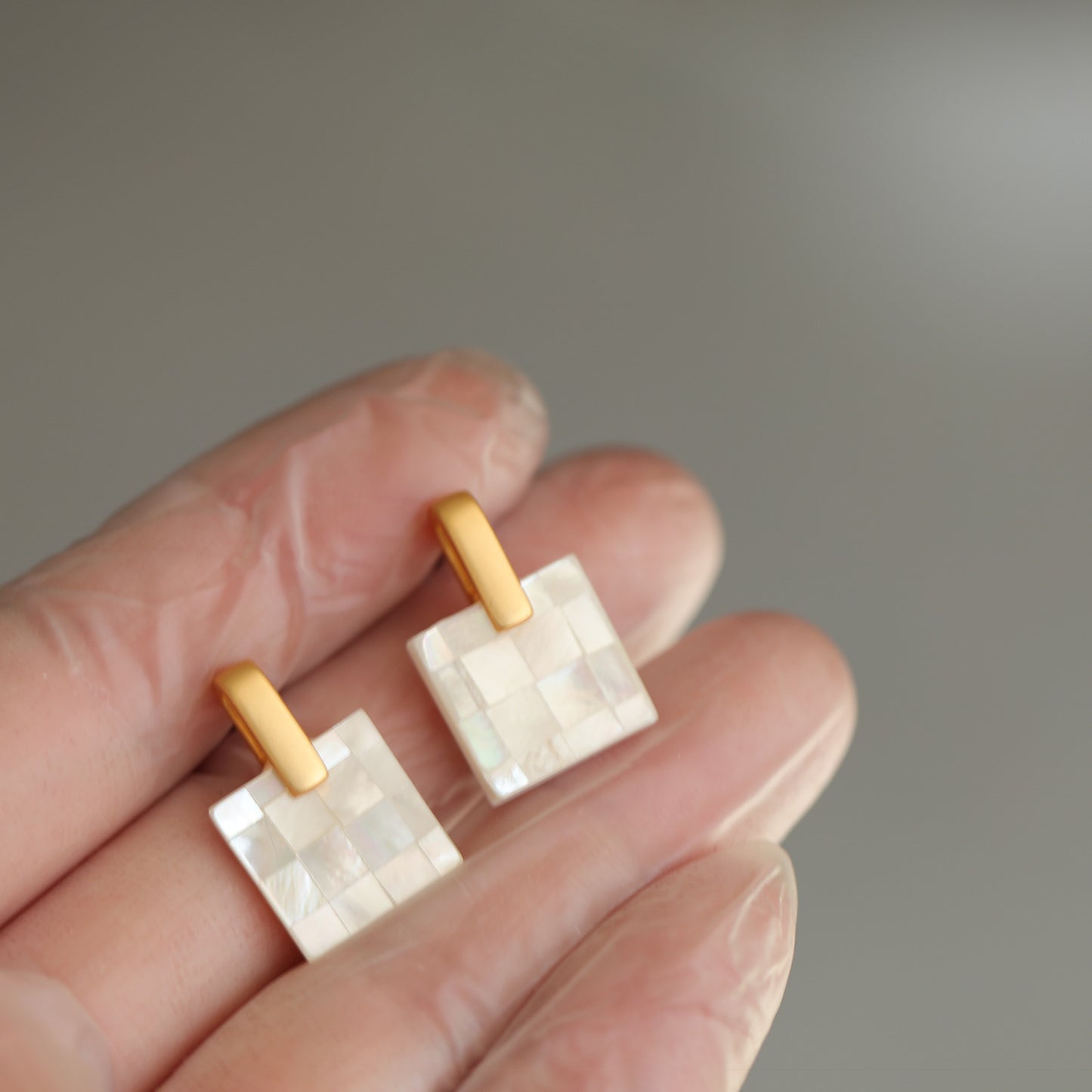 S925 silver needle high-quality stitching white shell necklace earrings set