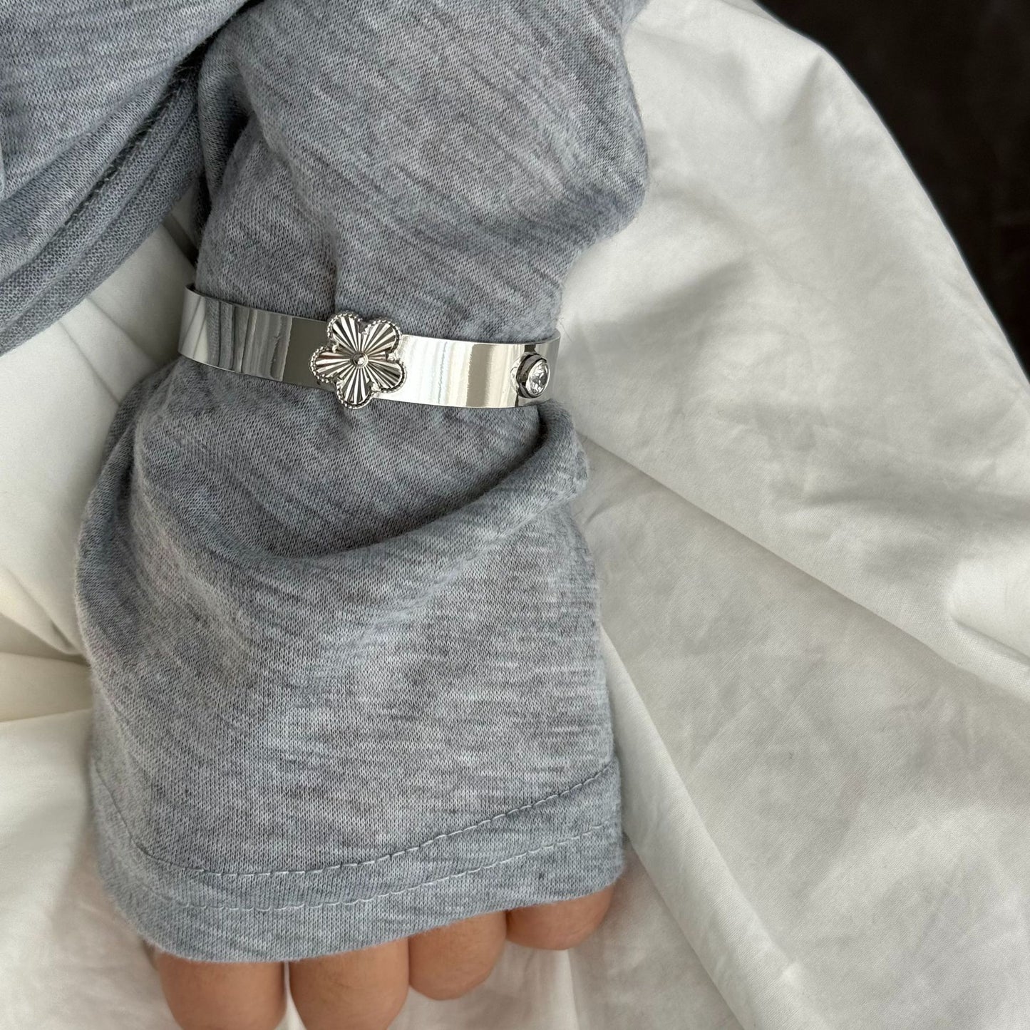 سوار هندسي من الزركون