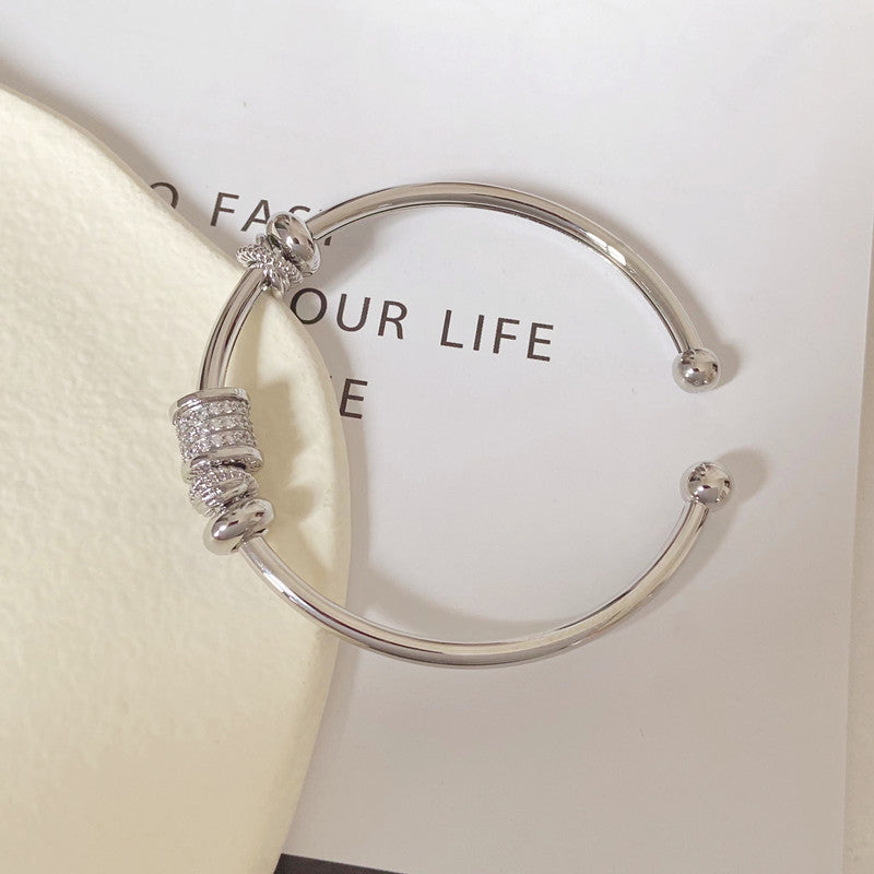 Small waist bracelet with adjustable opening design