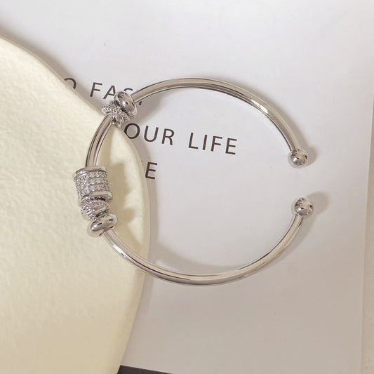 Small waist bracelet with adjustable opening design