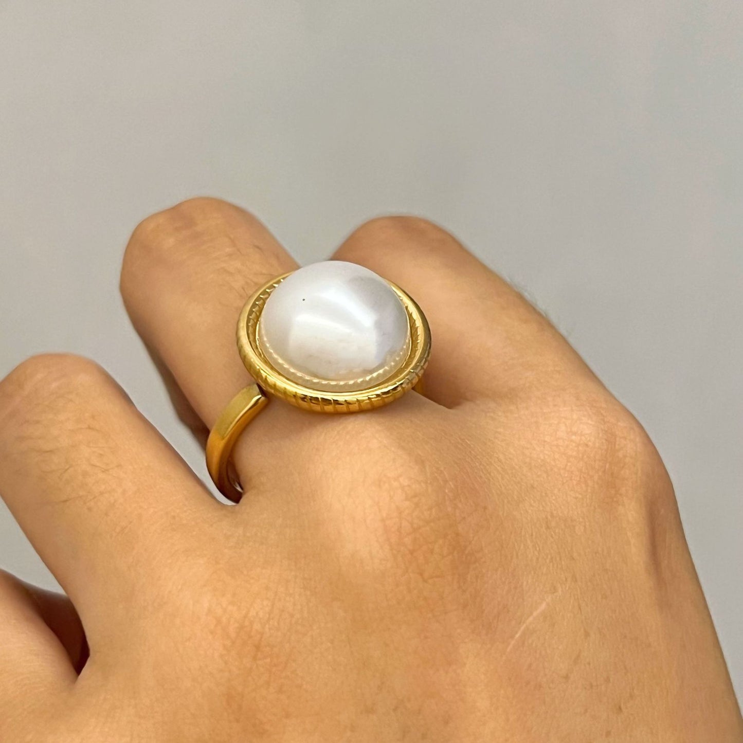 PVD真空炉でステンレス鋼リングに金めっきを施す