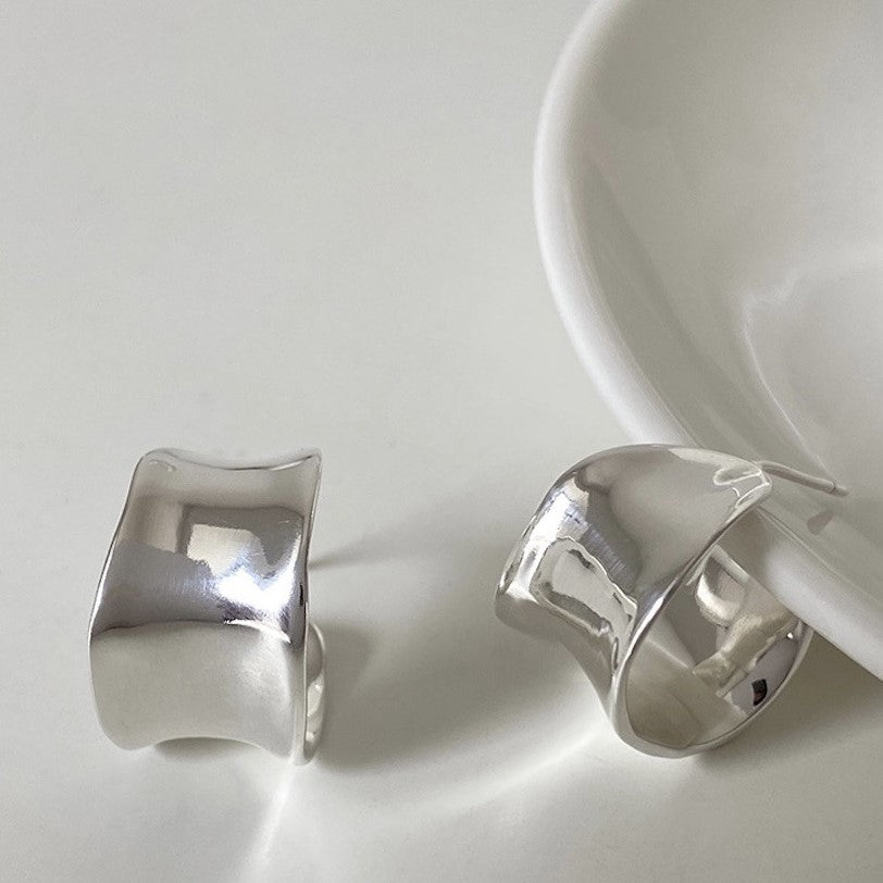 不規則な広い表面のC字型の滑らかな表面S925シルバーニードルイヤリング