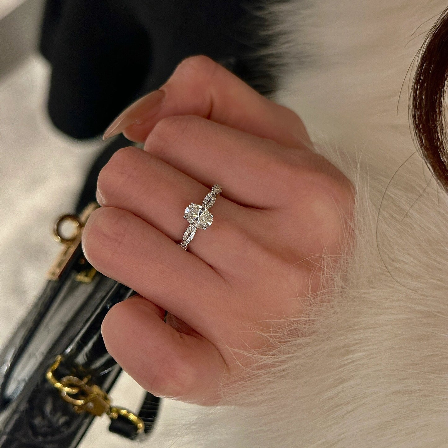 S925 Sterling Silver Rotating Ballet Spiral Oval Pigeon Egg Twisted Diamond Ring