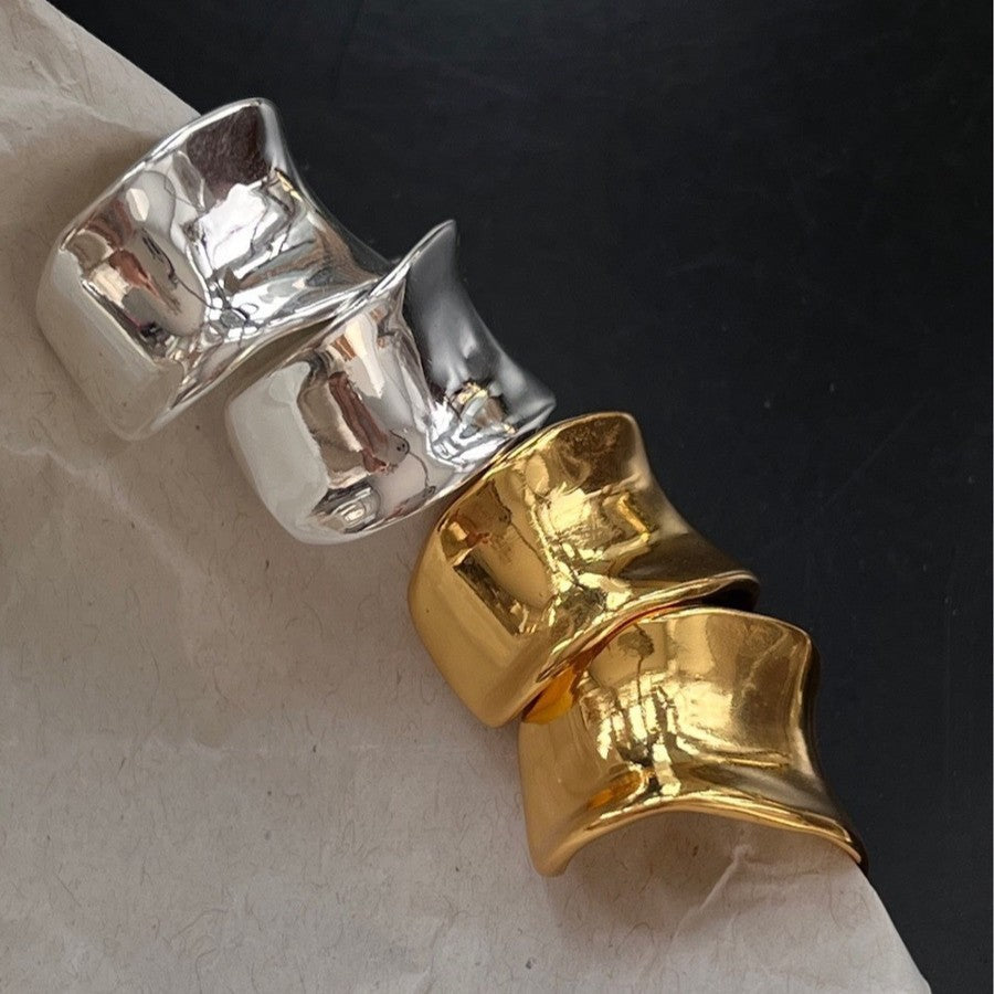 不規則な広い表面のC字型の滑らかな表面S925シルバーニードルイヤリング