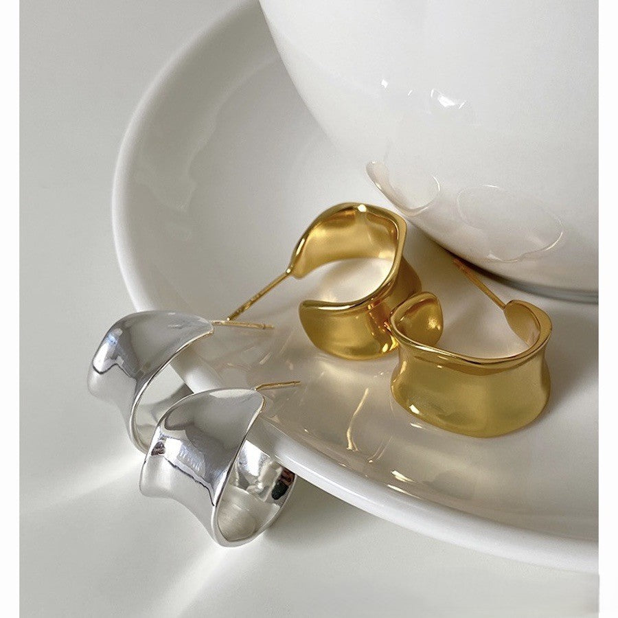 不規則な広い表面のC字型の滑らかな表面S925シルバーニードルイヤリング