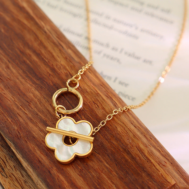 White Sea Shellfish Flower Ot Buckle Necklace