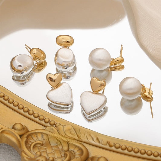 Double love gold wire drawing heart-shaped ball earrings