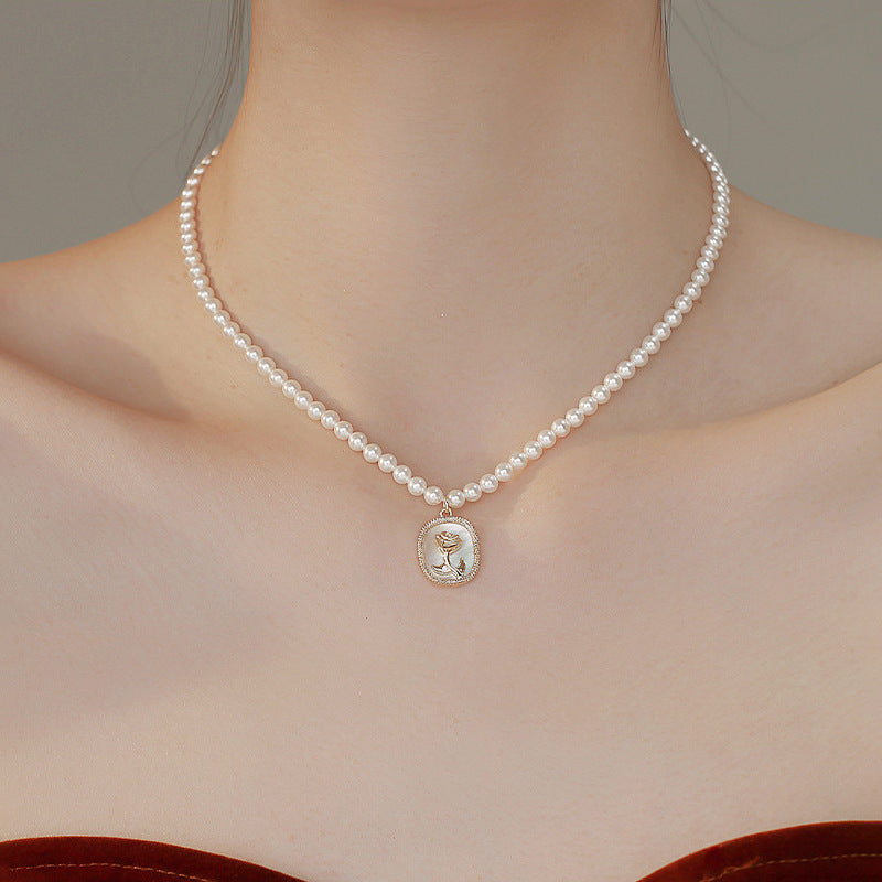 Rose Square Fritillaria Pearl Necklace