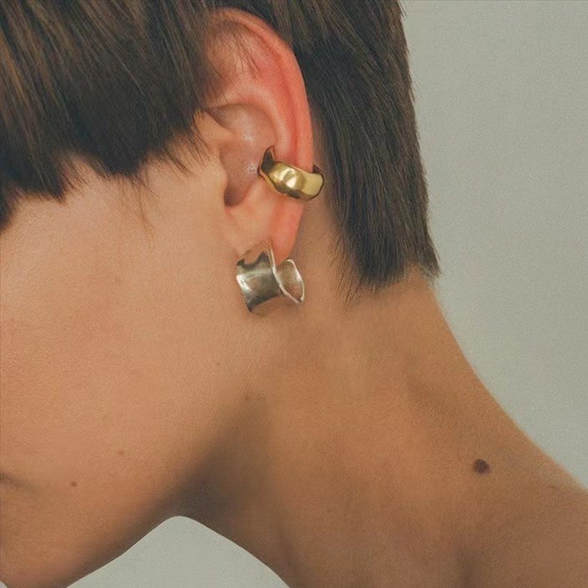 不規則な広い表面のC字型の滑らかな表面S925シルバーニードルイヤリング