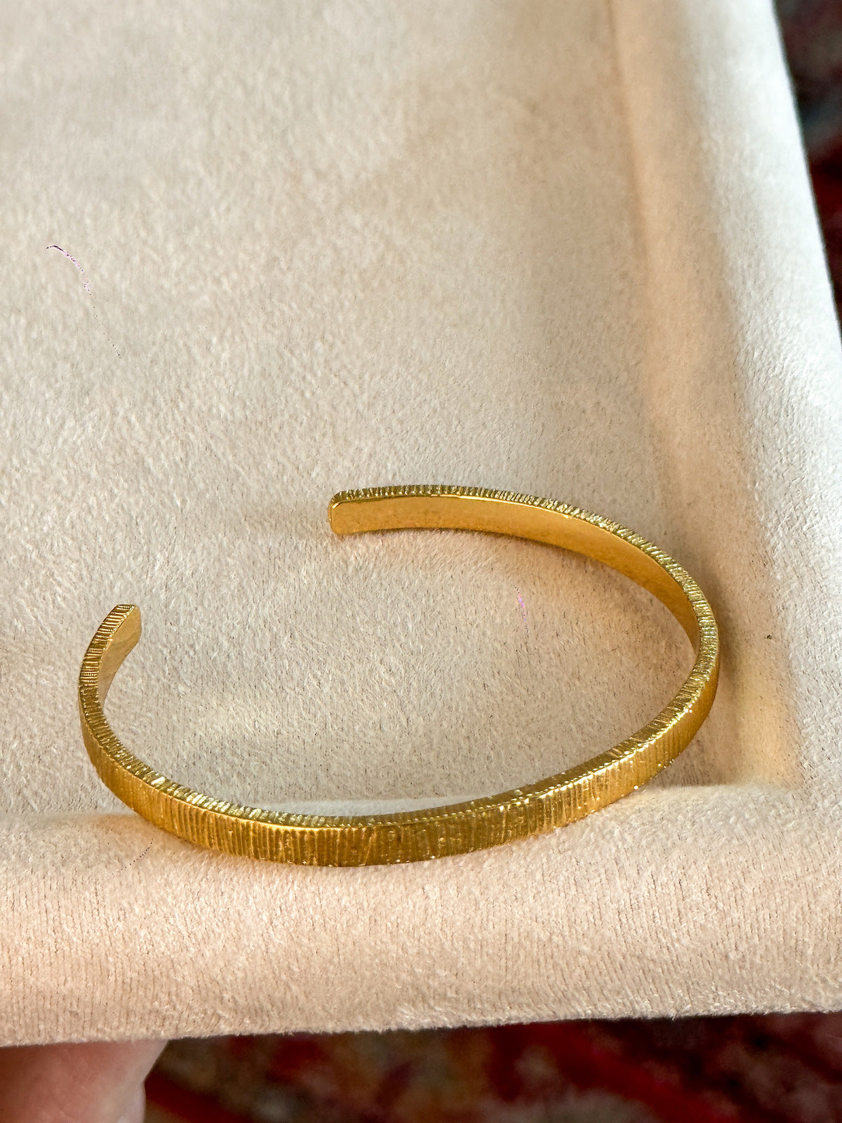 Gold Blue White Stone Vertical Pattern Wide-brimmed Thin Half Bracelet