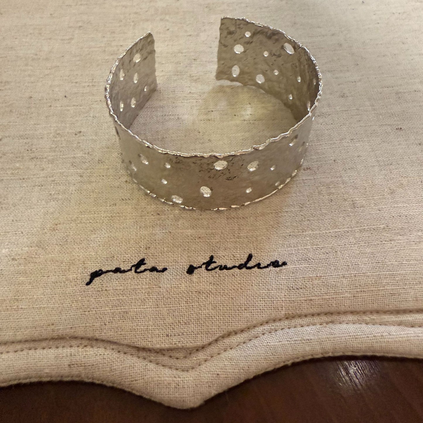 سوار هندسي من الزركون