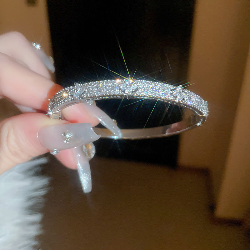 سوار زهرة الزركون