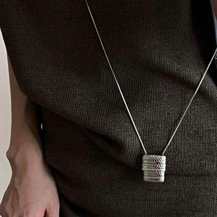 Silver braided bag necklace