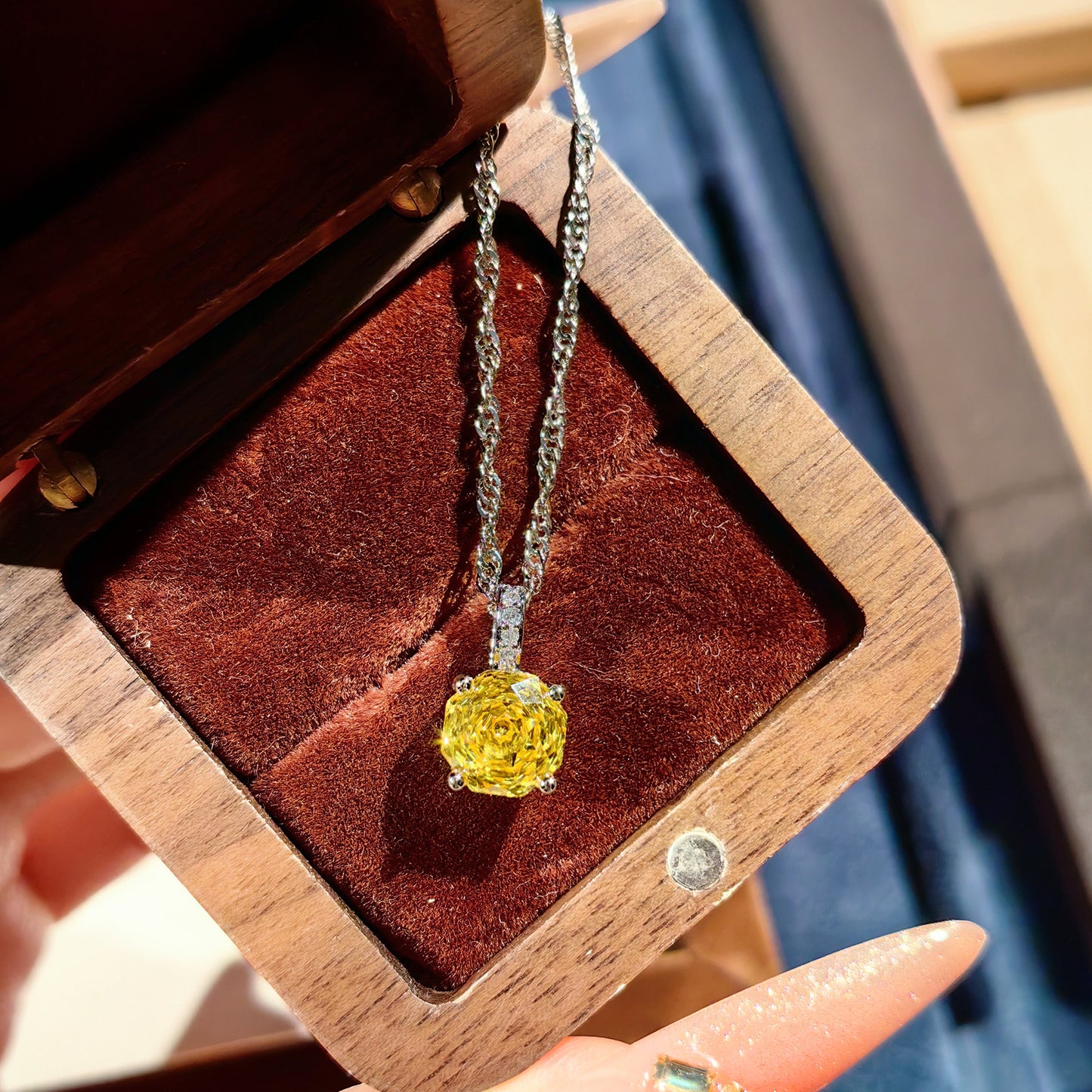 Roses inlaid with high carbon diamond colorful diamond necklace earrings ring set