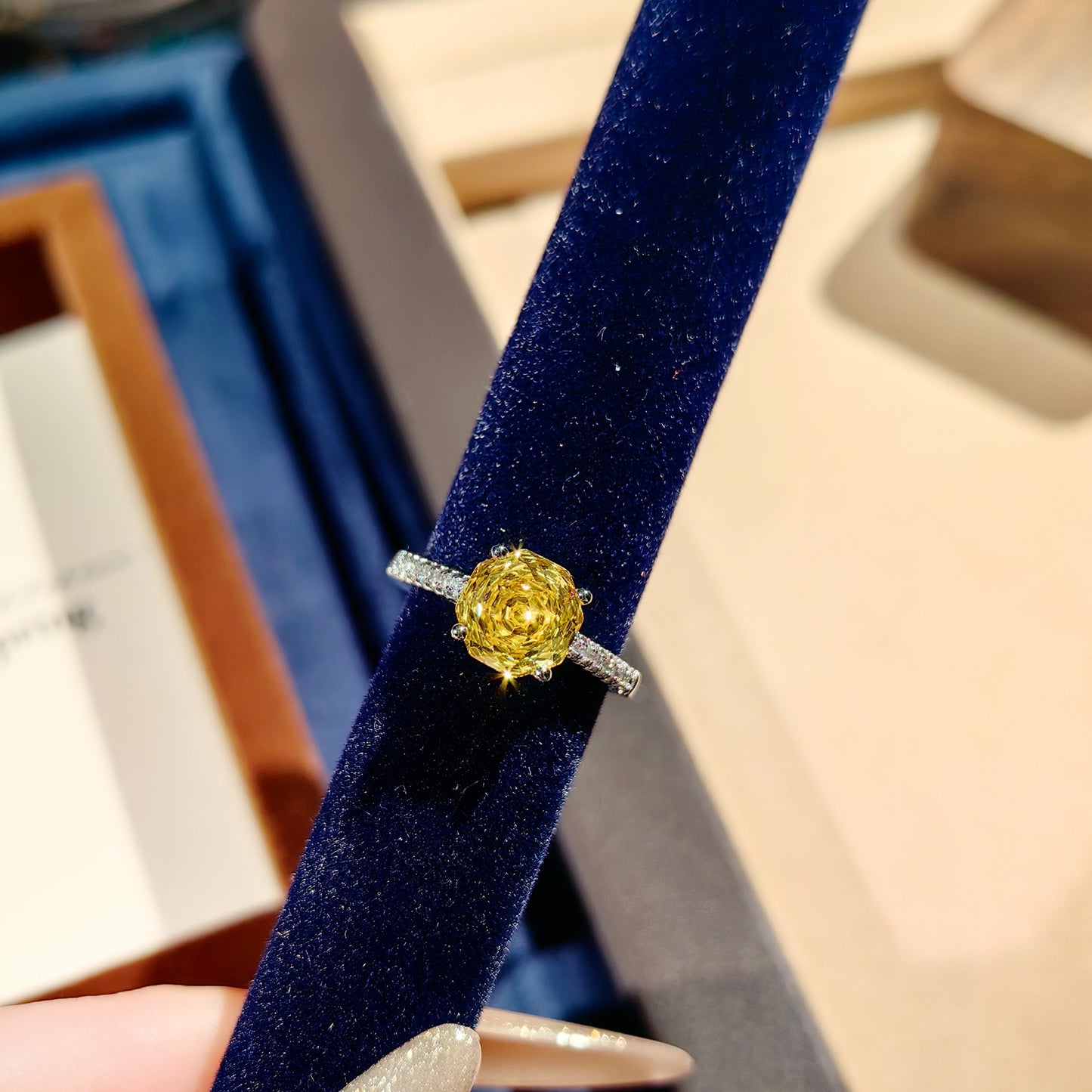 Roses inlaid with high carbon diamond colorful diamond necklace earrings ring set