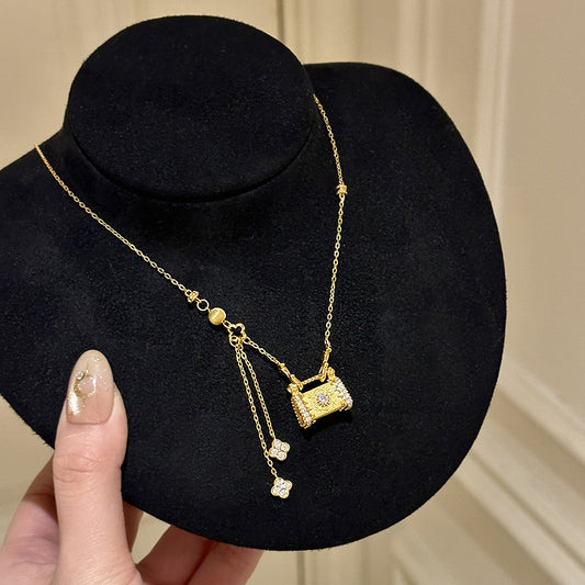 Drawn four-leaf flower lock bag necklace