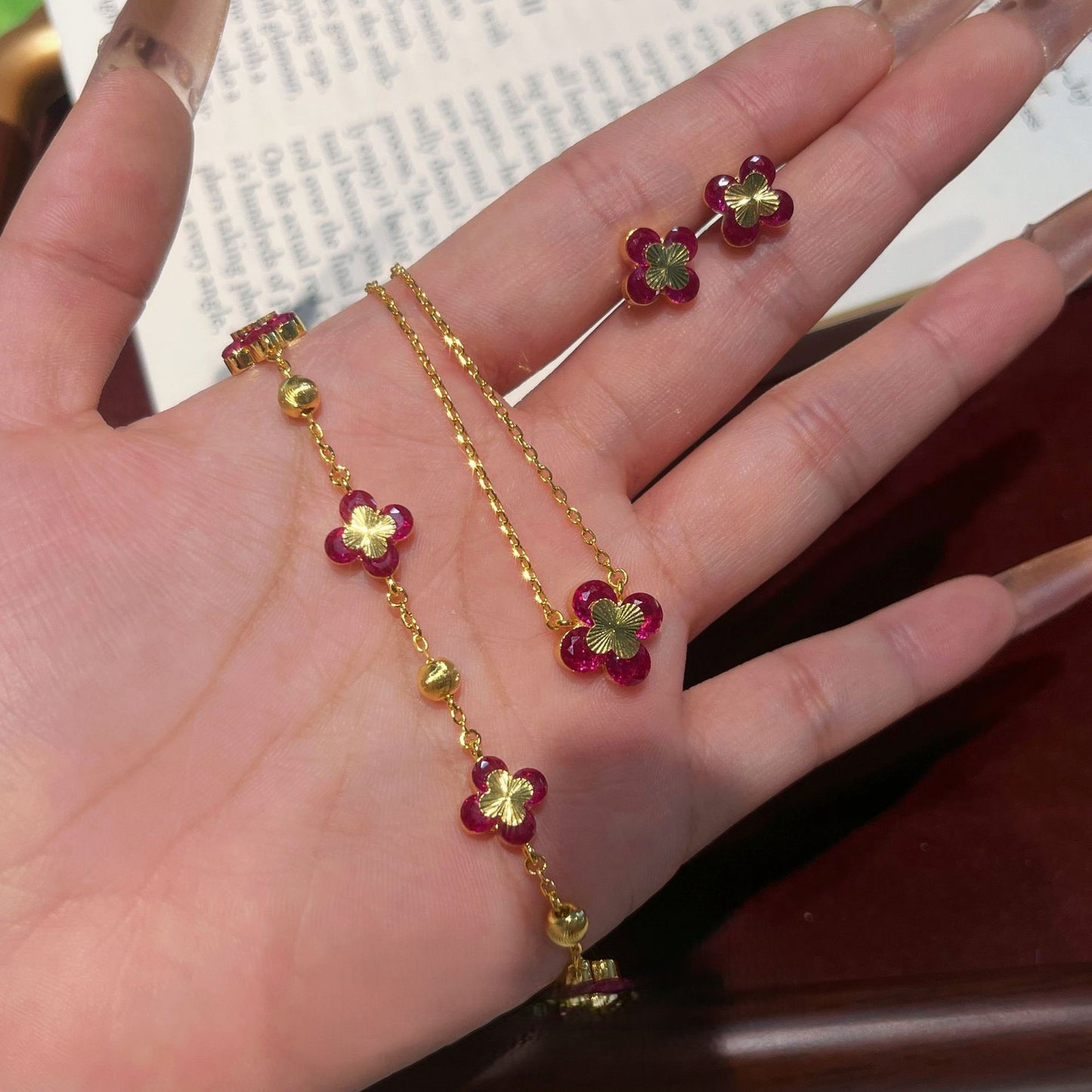 Red corundum blue white diamond four-leaf clover laser necklace bracelet earrings set