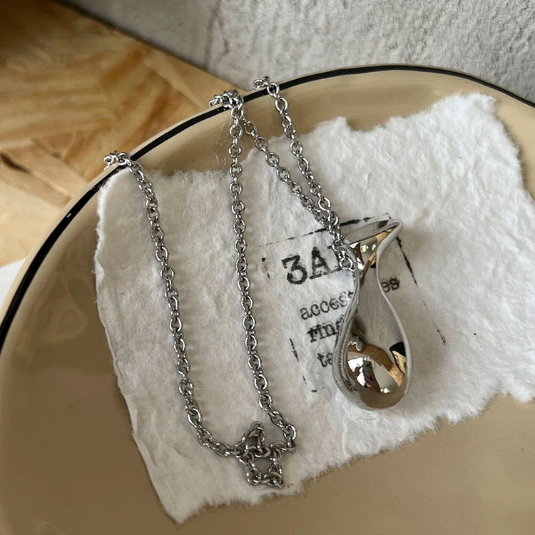 Silver braided bag necklace