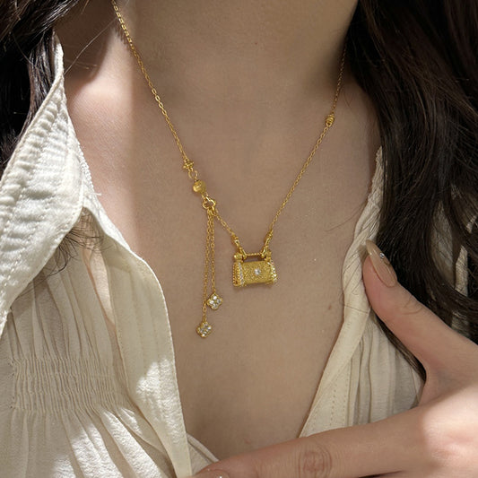 Drawn four-leaf flower lock bag necklace