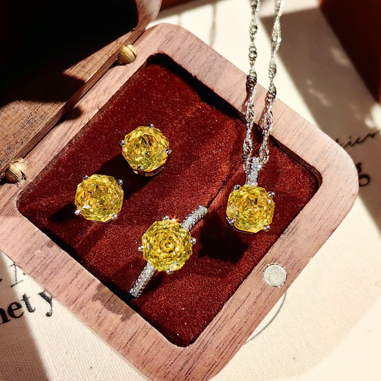 Roses inlaid with high carbon diamond colorful diamond necklace earrings ring set