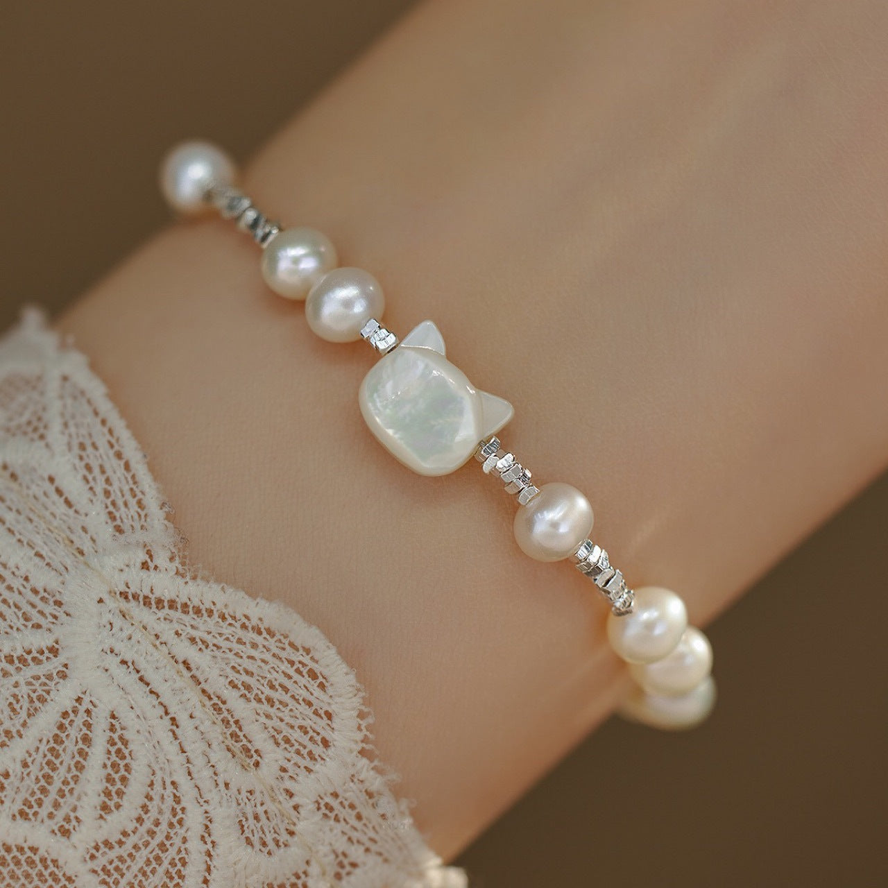Cute cat freshwater pearl silver white Fritillaria bracelet