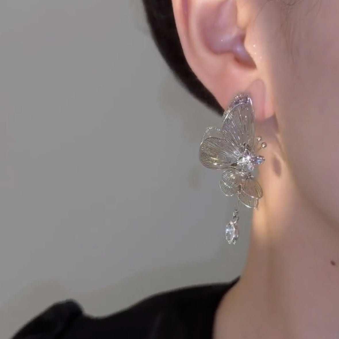 High color-preserving tassels and three-dimensional wings butterfly earrings