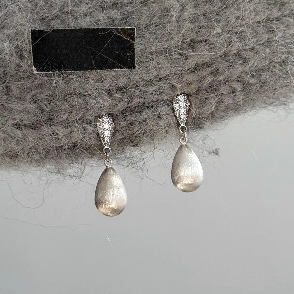 S925 sterling silver brushed drop pearl earrings