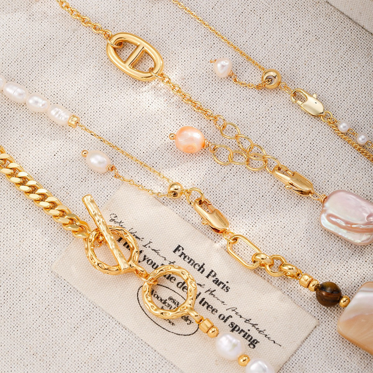 Copper plated 18k gold natural pearl bracelet does not fade.