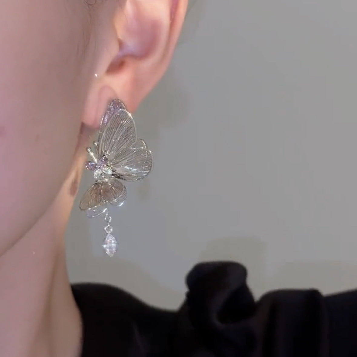 High color-preserving tassels and three-dimensional wings butterfly earrings