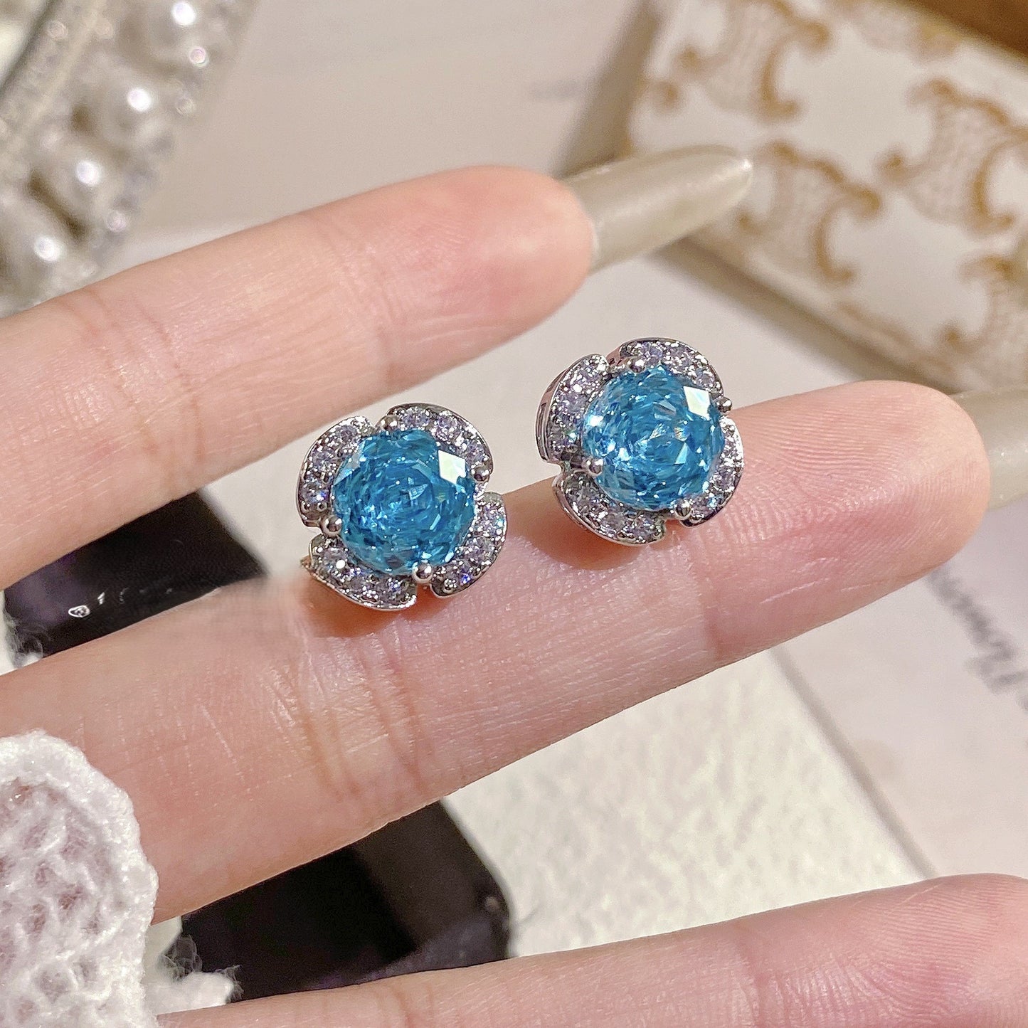 طقم قلادة وأقراط وخاتم وسوار من الألماس عالي الكربون باللون الوردي والأزرق الداكن ثماني الأضلاع