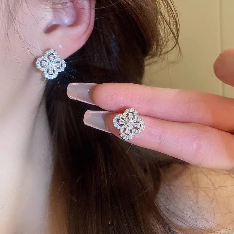 S925 sterling silver flash diamond four-leaf clover necklace earrings set