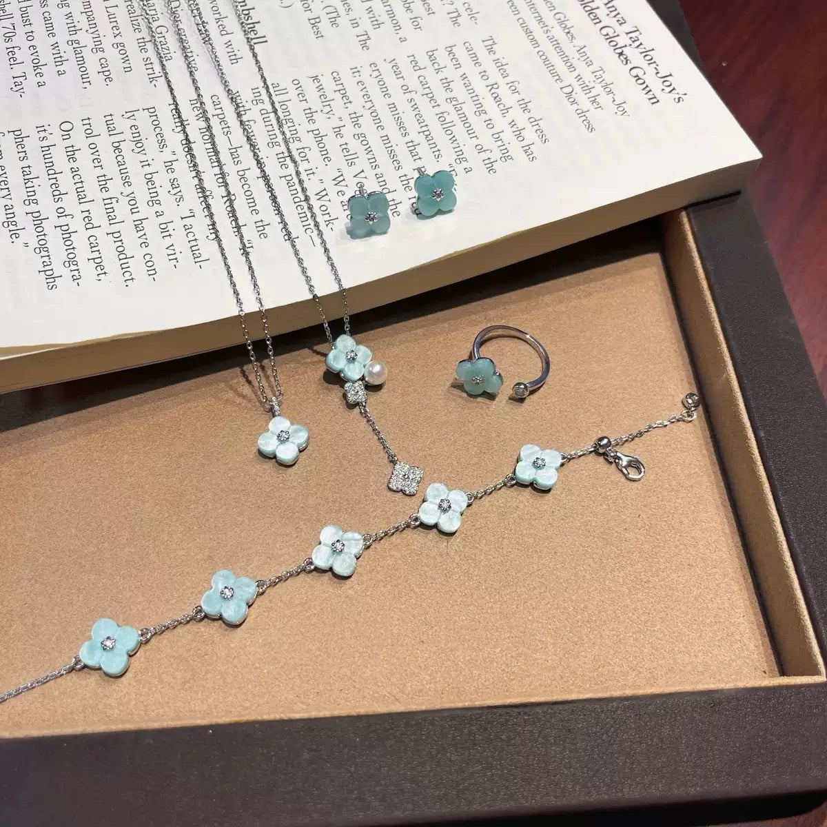 Lime‑Ice Four‑Leaf‑Clover Jewelry Set, Necklace, Bracelet, Ring & Earrings