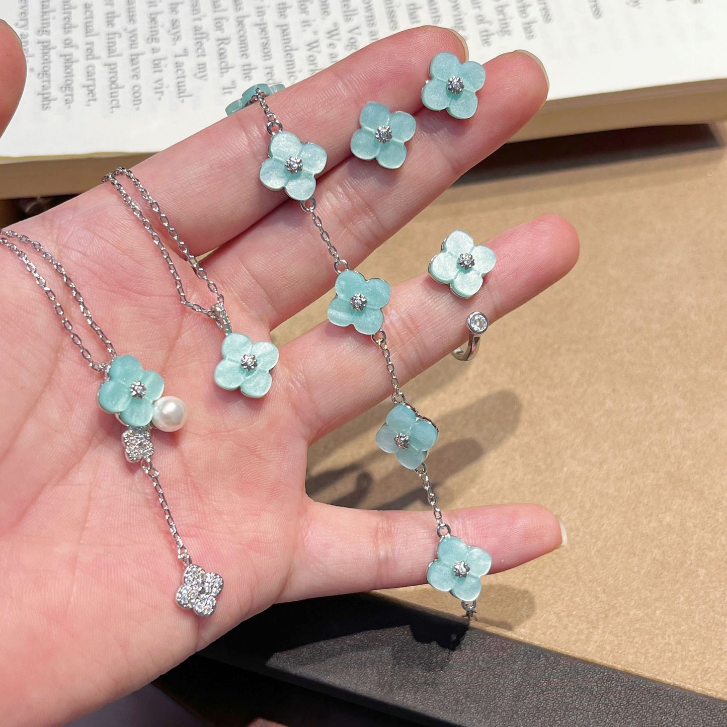 Lime‑Ice Four‑Leaf‑Clover Jewelry Set, Necklace, Bracelet, Ring & Earrings