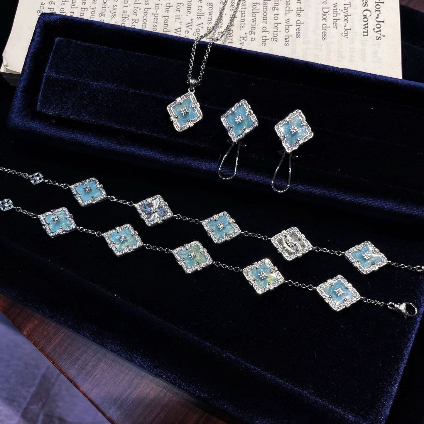 Limited‑Edition Monet Oil‑Painting Four‑Leaf‑Clover Jewelry Set, Bracelet, Necklace, Earrings & Ring