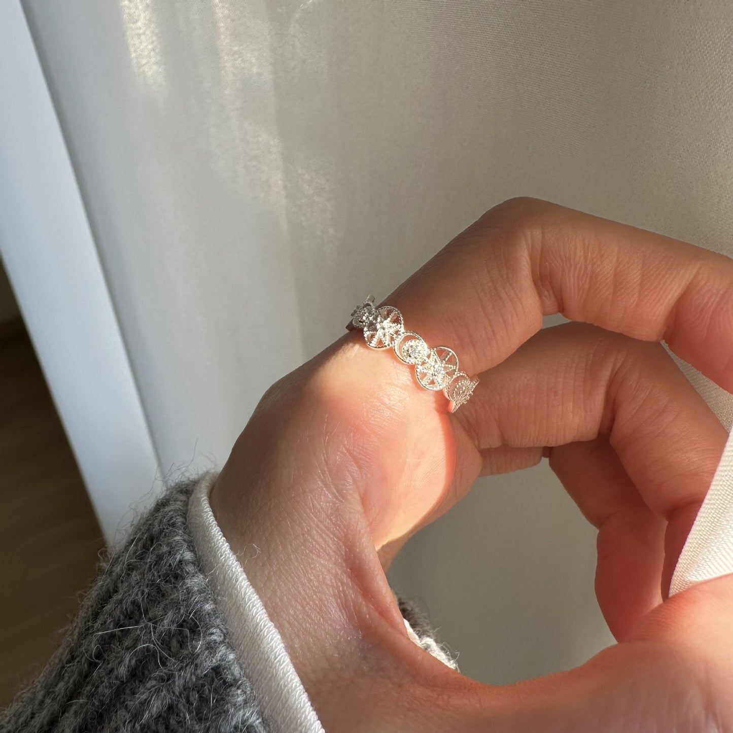 925スターリングシルバーのオーバルダイヤモンド入りエイトマンスターリング