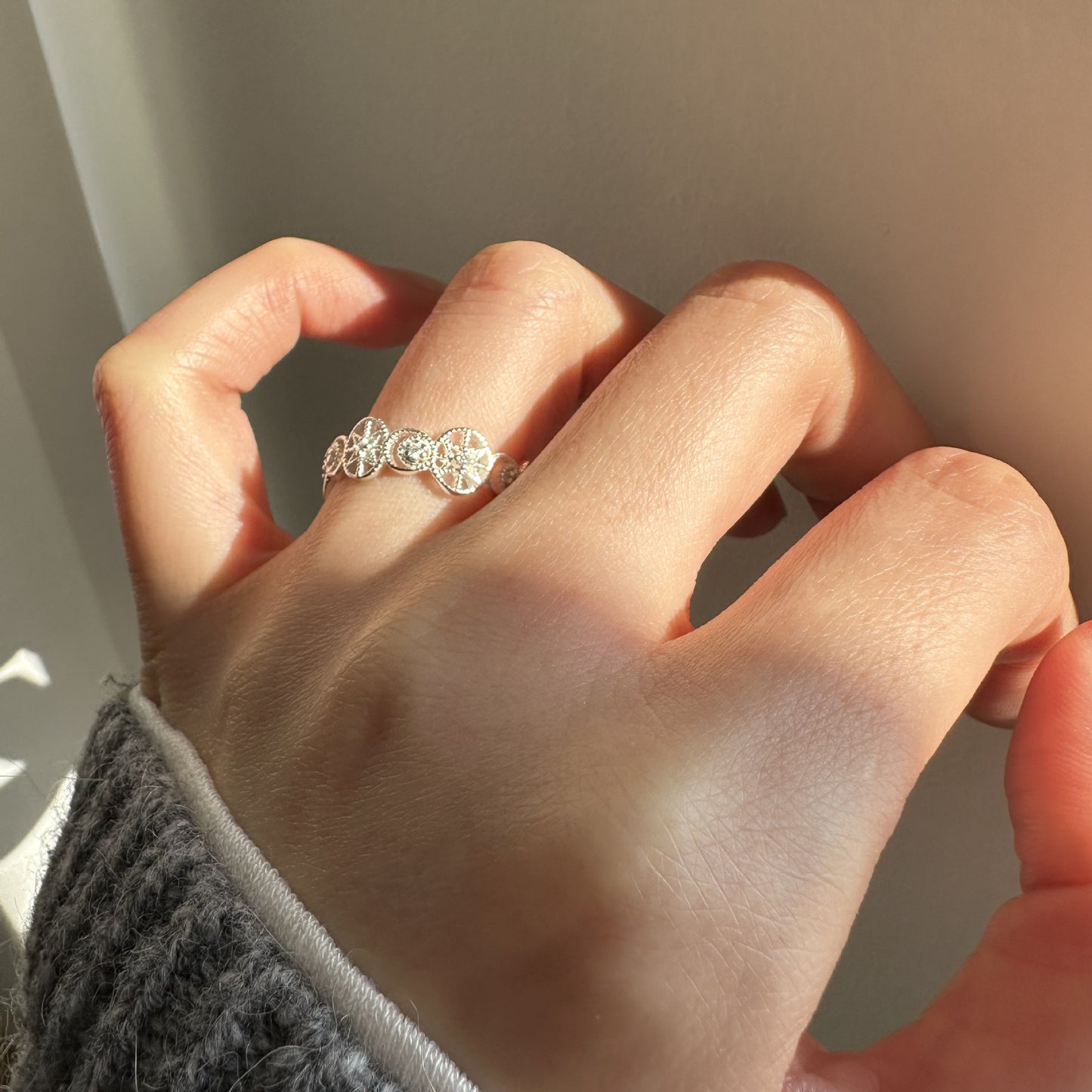 925スターリングシルバーのオーバルダイヤモンド入りエイトマンスターリング