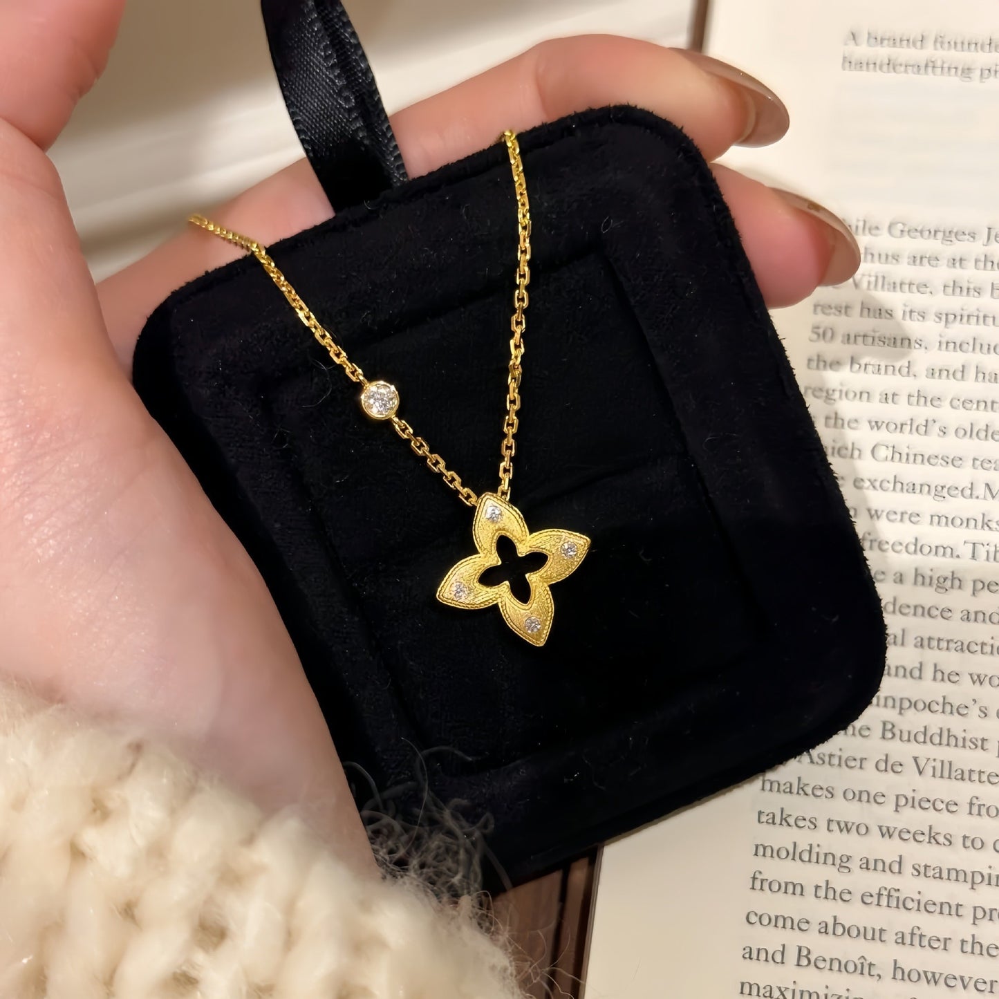 レトロなカットアウトブラッシュド四つ葉のクローバーブレスレット