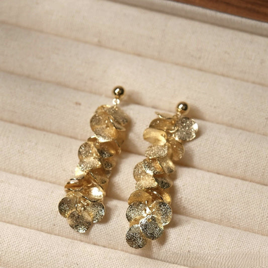 金メッキのタッセルリーフイヤリング